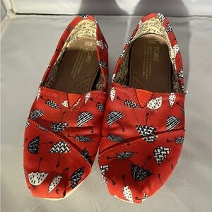 TOMS Women’s Red Umbrella Pattern Flats